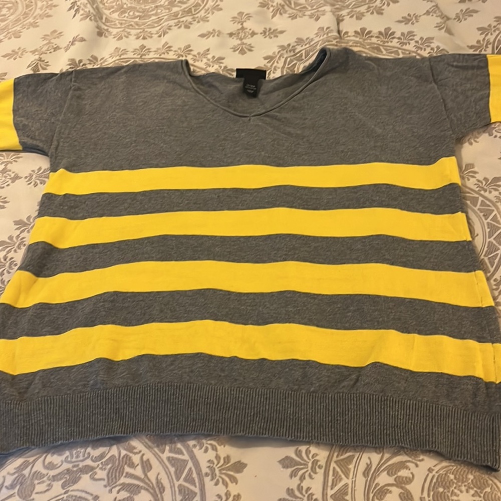 Lane Bryant, Gray and yellow 3/4 sleeve sweater, size 14 - Picture 4 of 11